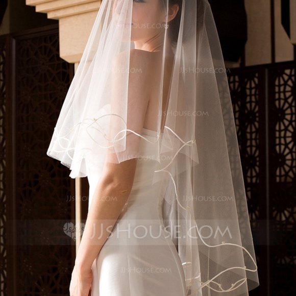 New! One-tier Fingertip Bridal Veil Pearl Cut Edge - Picture 3 of 6